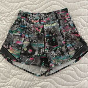 Lululemon Hotty Hot High Rise 4” Shorts Size 6